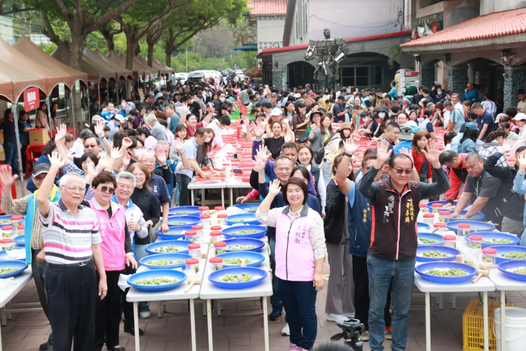 南投梅子節推廣在地鮮食　許淑華縣長與民眾手作青梅