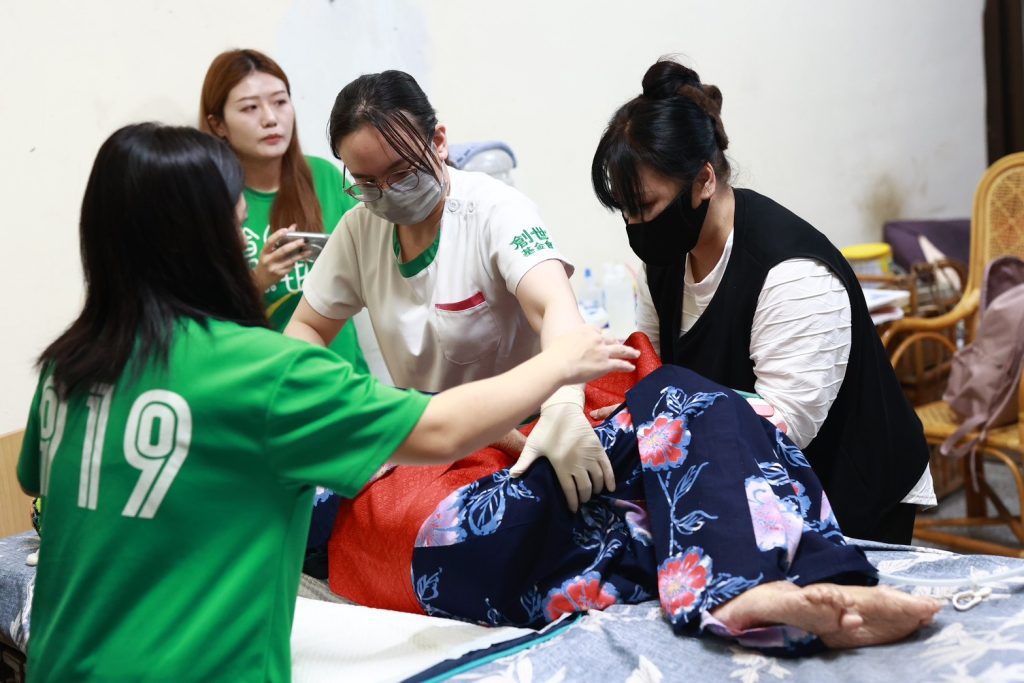 花凜和服屋攜手創世  助臥床奶奶圓和服夢