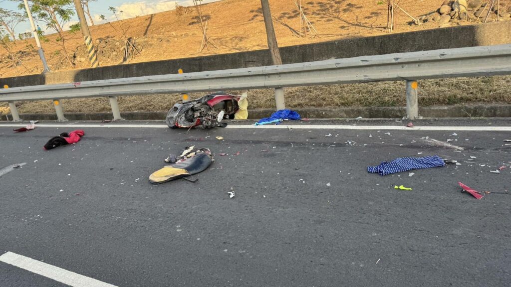 大寮區河堤路、會營街口曳引車與機車碰撞騎士當場不治