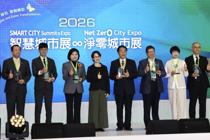 2026 智慧城市展  黃偉哲推動城市AI創新治理與機器人跨域應用