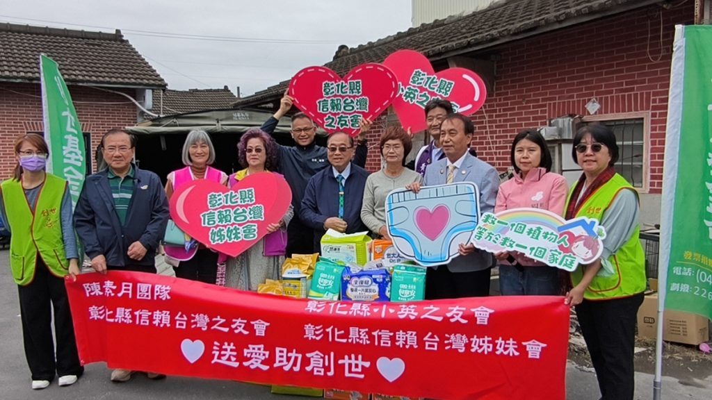影音/縣長候選人陳素月挽袖為臥床阿嬤擦拭身體  助創世守護植物人家庭