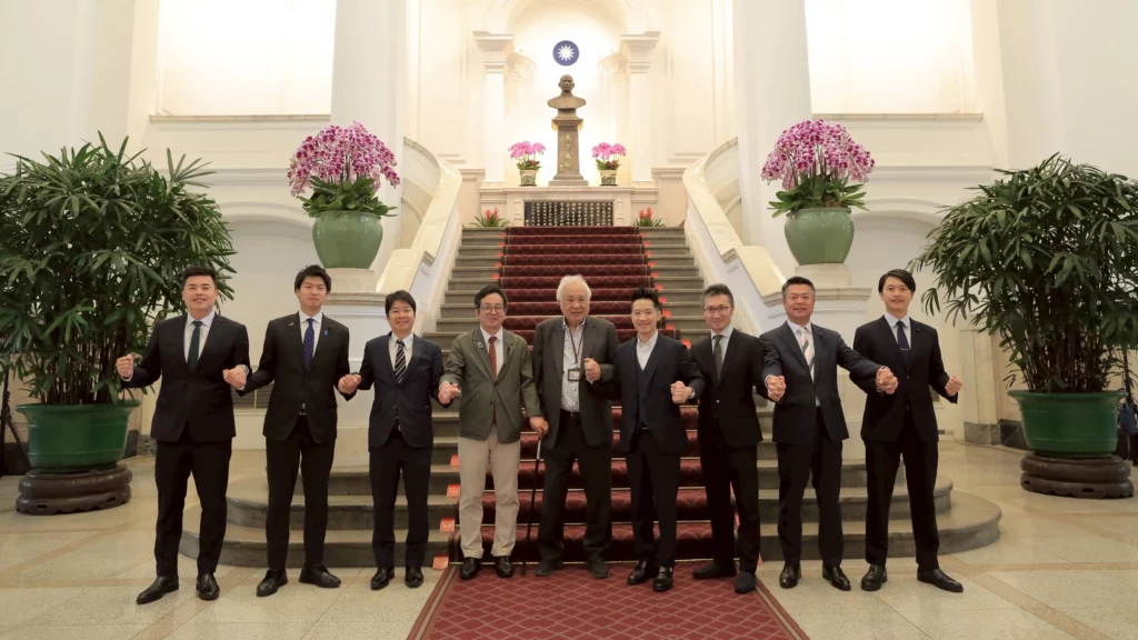 島根議會5帥旋風掃台！進總統府揪團「7月來去神話國度」神級美酒、怪談內幕全曝光