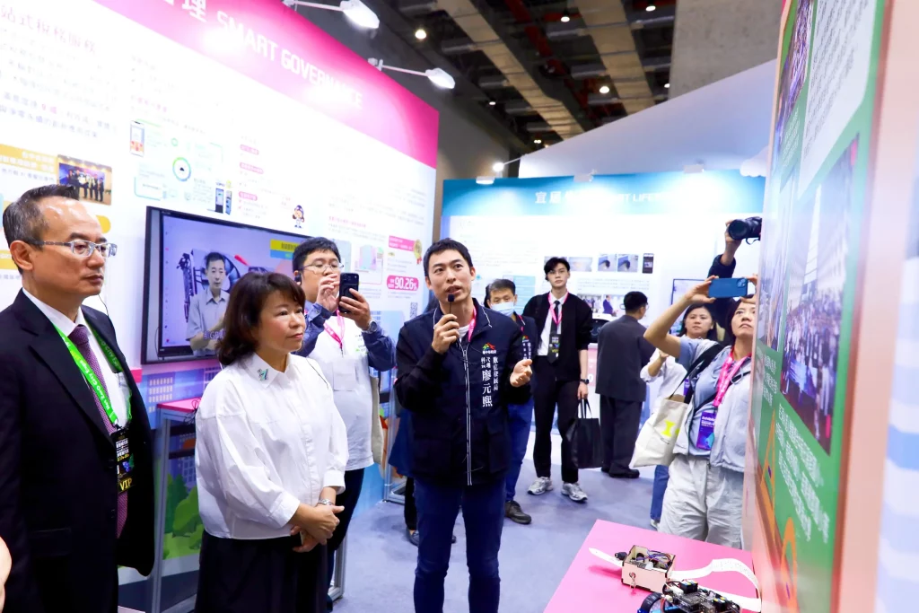 「嘉義市實驗，全國實現」黃敏惠領軍智慧城市展　分享AI巡警、防落水偵測等落地成果