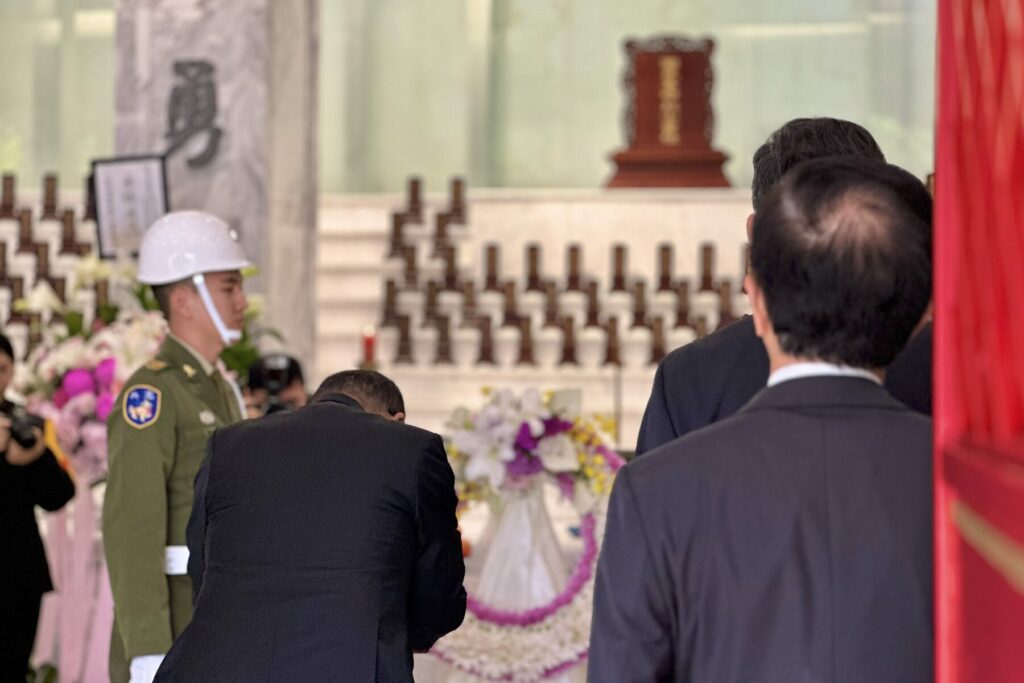 白玫瑰寄託哀思！侯友宜 3/29 主祭春祭大典     淡水、樹林同步悼念忠烈英靈