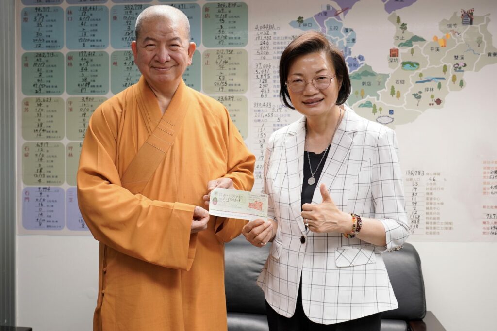 傳遞佛光大愛！副理事長釋明光法師捐贈 115 萬     新北社會局：感謝 16 年不離不棄