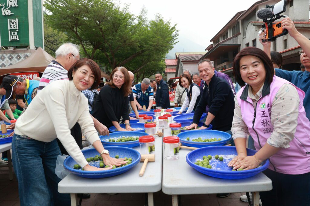 南投梅子節開跑！許淑華化身主廚手作脆梅 邀全國民眾「來去山上煮一餐」