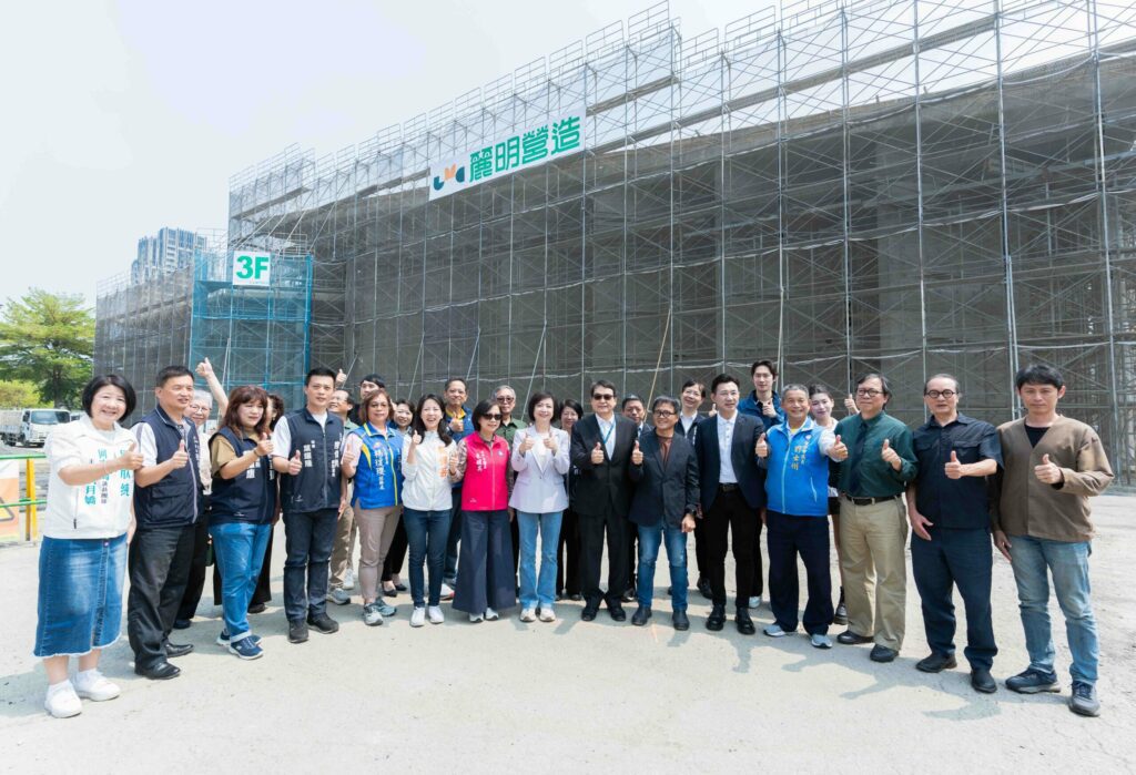緊鄰豐樂公園！南屯羅布森圖書館結構完工，預計無償捐贈市府打造全齡共讀空間