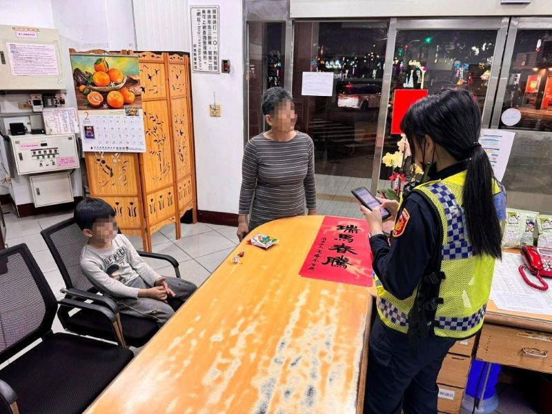 春節人潮中走散不驚慌　潮州警化身暖心大姊姊助童平安返家暨潮州警訊