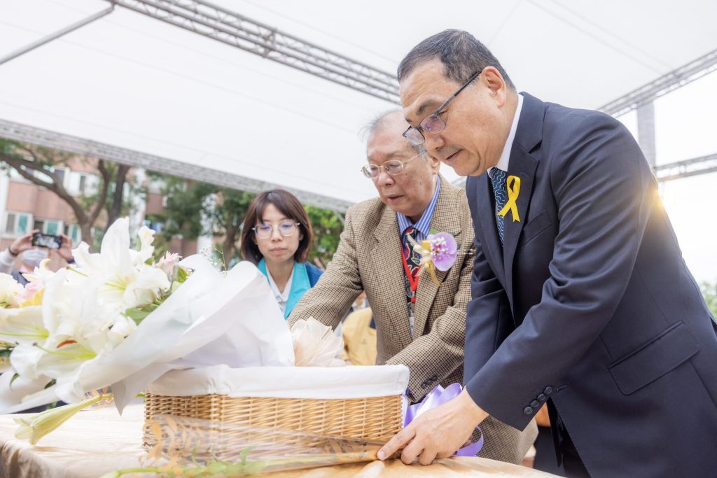 二二八事件 79 週年！侯友宜率團隊獻花追思     呼籲用愛與包容取代對立