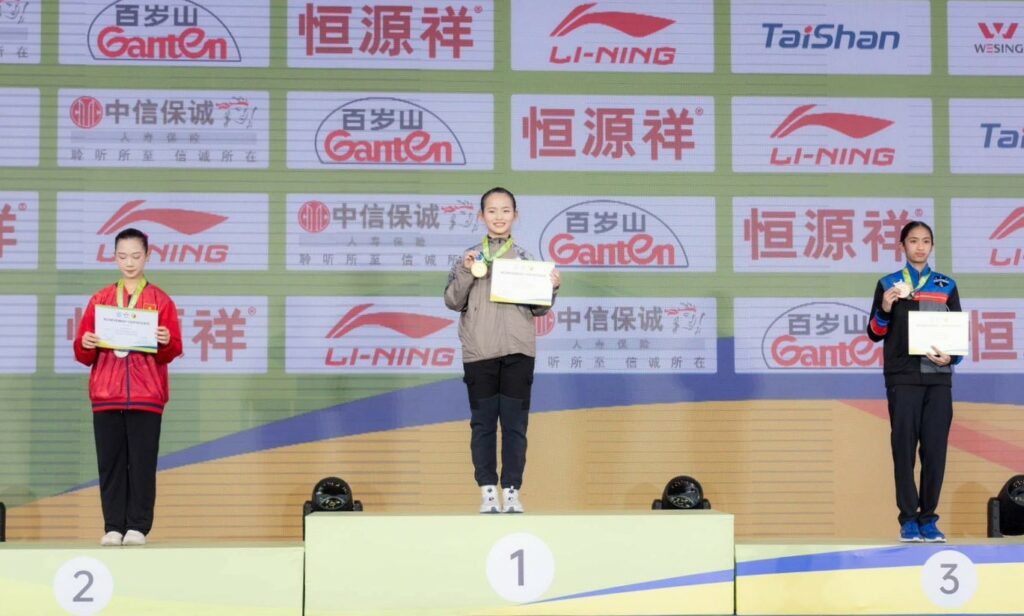 巾幗無畏傳捷報　彰化縣陽明國中蕭彥煣勇奪世界青少年武術錦標賽金牌