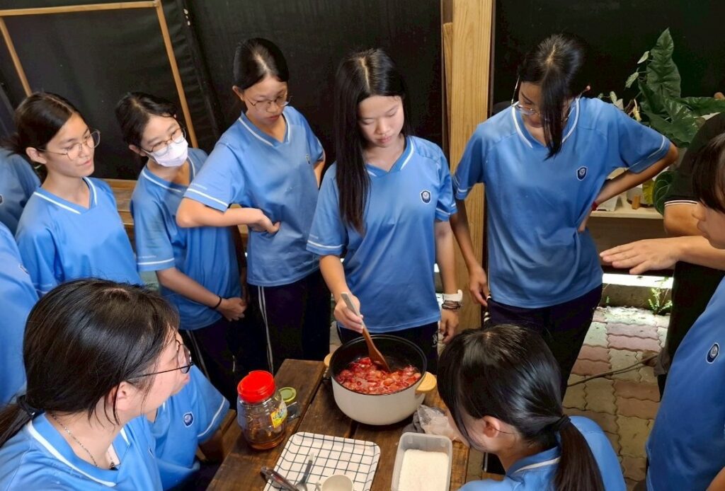 一場從泥巴到嘴巴的食農教育　福智學子的「草莓修練」 於逆境中收穫心靈甜美果實