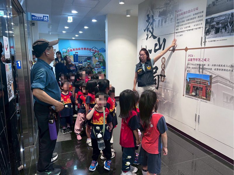 港灣新聞網 / 兒童節最萌警察體驗！鼓山警宣導防陌生人與交通安全　25童樂學自保