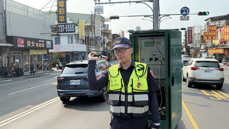 港灣新聞網 / 清明連假首日南下車潮爆量！枋寮警調撥車道疏導　台1線湧3381輛次