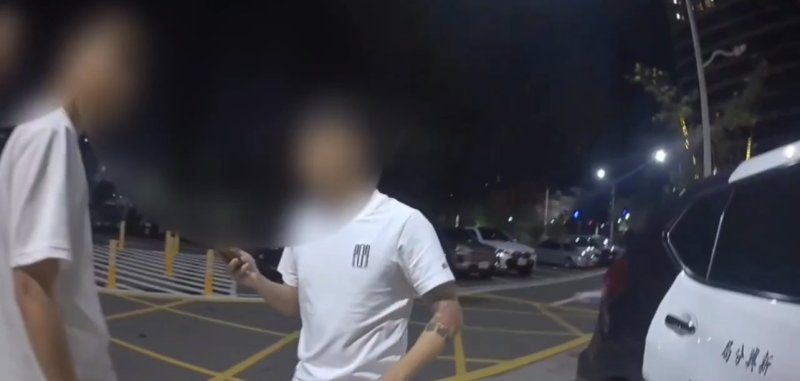 港灣新聞網 / 餐廳談和解變全武行！新興警鎖定逃逸車輛追緝嫌犯
