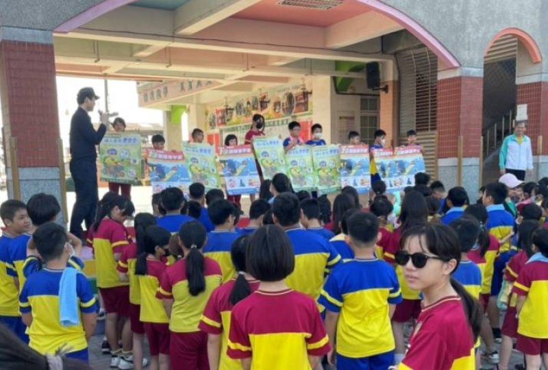 港灣新聞網 / 東港警進校園！新園國小強化交通、反詐與婦幼安全　從小扎根自保力