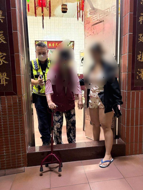 港灣新聞網 / 思子心切走失街頭！81歲阿嬤夜間迷途　小港暖警火速尋回