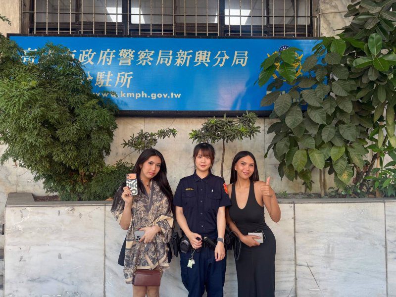 港灣新聞網 / 外國遊客手機遺失急壞！高雄女警神速找回　網讚：台灣警察真的強