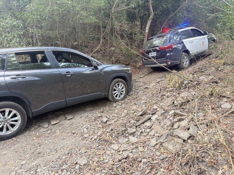港灣新聞網 / 登山誤闖舊茂林險困深山！六龜警靠手機定位2小時成功救援