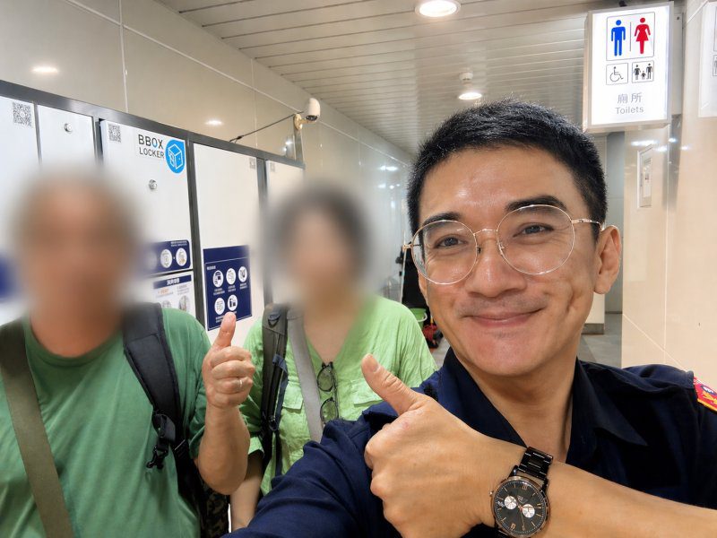 港灣新聞網 / 行李卡櫃急壞日籍旅客！左營暖警跨語言協助成功解鎖