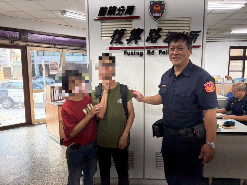 港灣新聞網 / 人海尋子成功！前鎮警助團圓　一碗熱麵暖哭母親