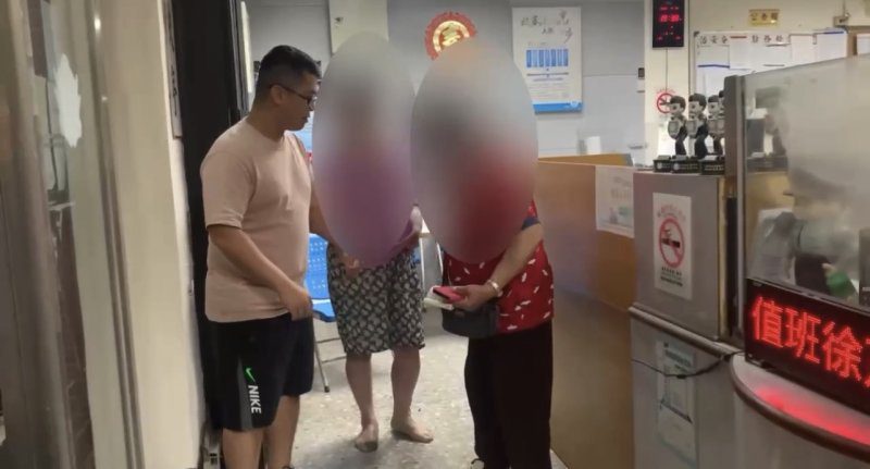 港灣新聞網 / 「我就是她的拐杖！」女受困泥地失聯　阿蓮警1小時暖心尋回母女團圓