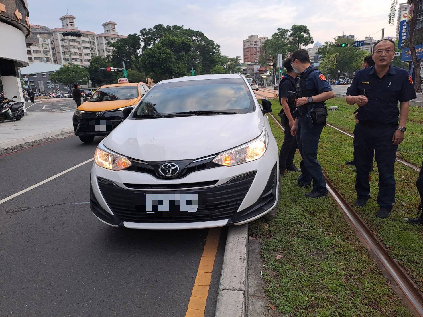 【輕忽、誤闖、釀禍】交通事故《中正、大順路口》案，苓雅局雄警依法裁罰