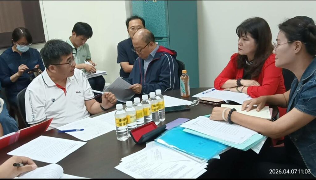 進入私有袋地鋪柏油當既成道路　民眾向議員陳玫娟控訴陳情，高雄市府離譜作為挨批