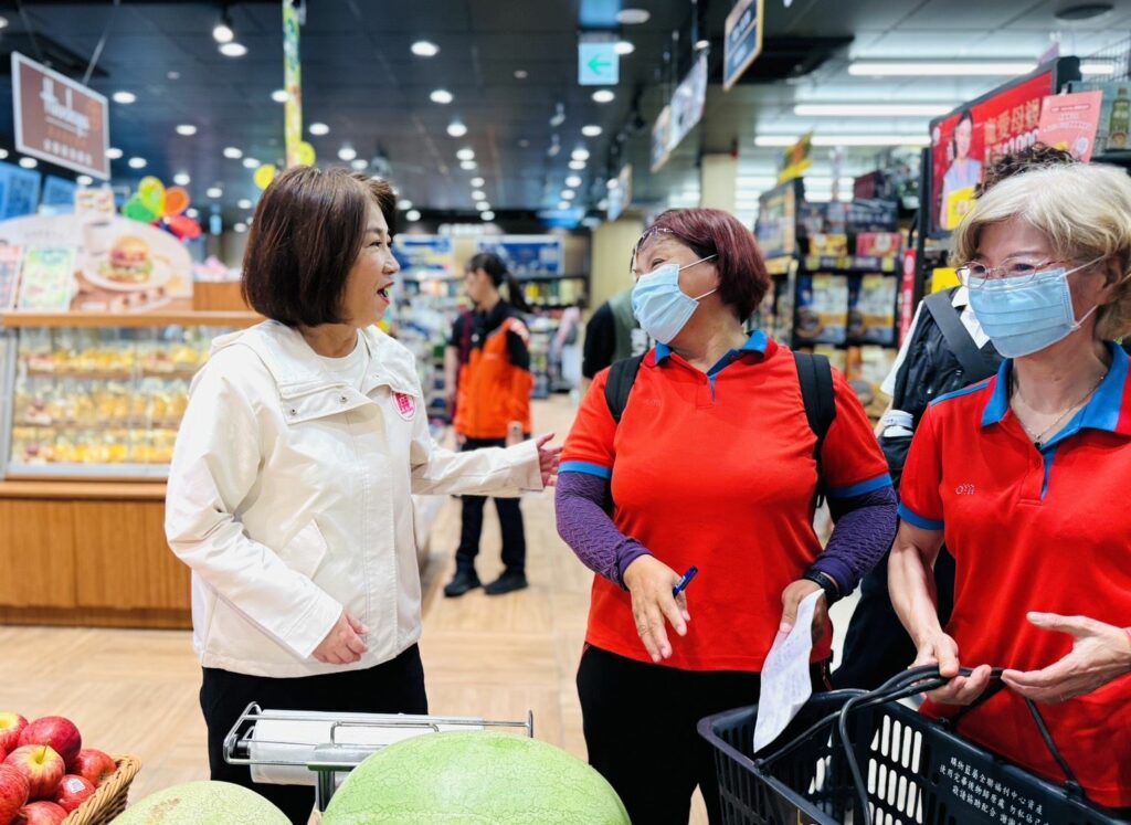 社區照顧關懷據點志工化身「黑白大廚」　展手藝端出暖心家傳味