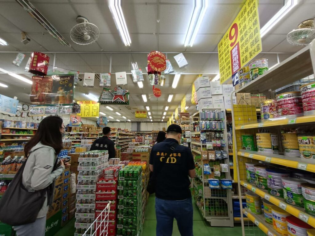 塑膠袋傳缺貨　嘉義縣府聯手檢調查訪賣場穩定物價