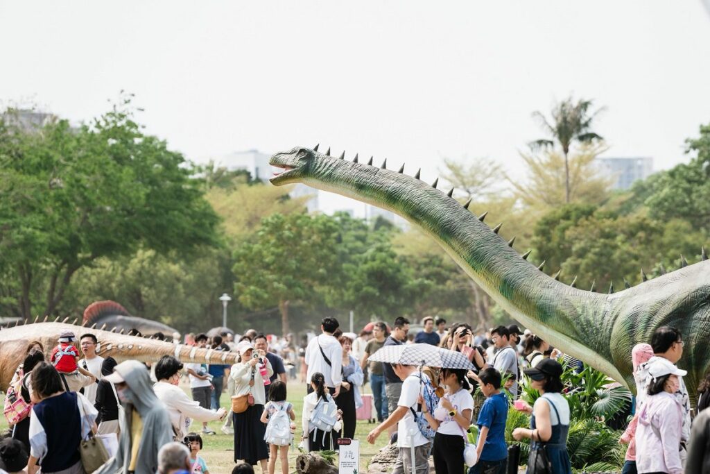 恐龍走秀震撼登場　高雄打造沉浸式兒童節教育體驗
