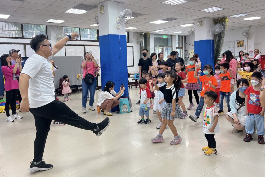 新北愛小孩！板橋北區托育中心推融合教育     四維公園親子同樂熱翻天