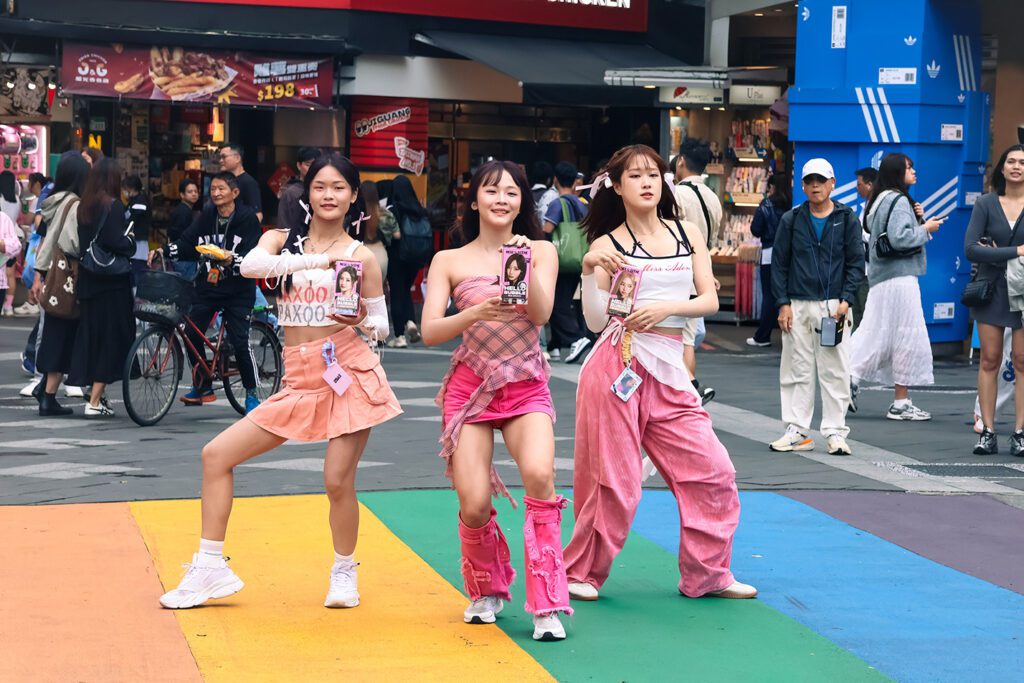 Y2K狂潮襲捲西門町！魅尚萱HELLO BUBBLE 宣告「焦糖色時代」來臨