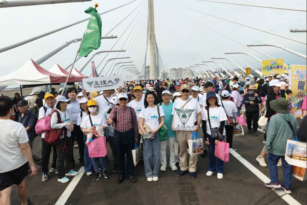 淡水八里不再遙遠！萬人齊登淡江大橋     見證「世界級斜張橋」歷史時刻