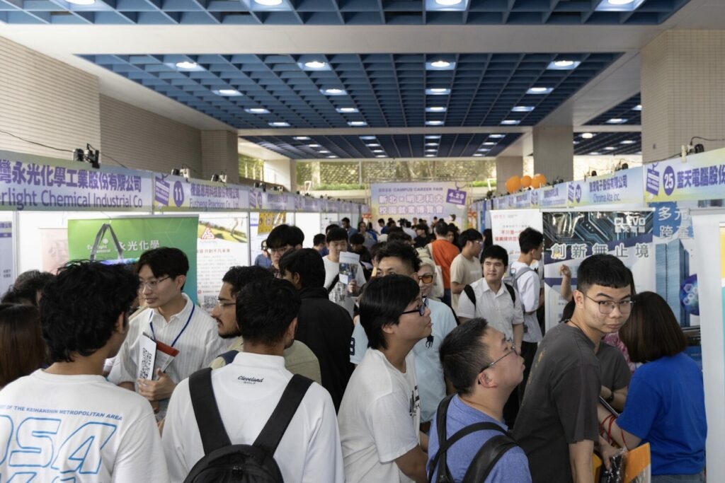 名企搶才熱潮！明志科大就博會邀 69 廠提 2,183 職缺     台塑、緯創攤位擠爆