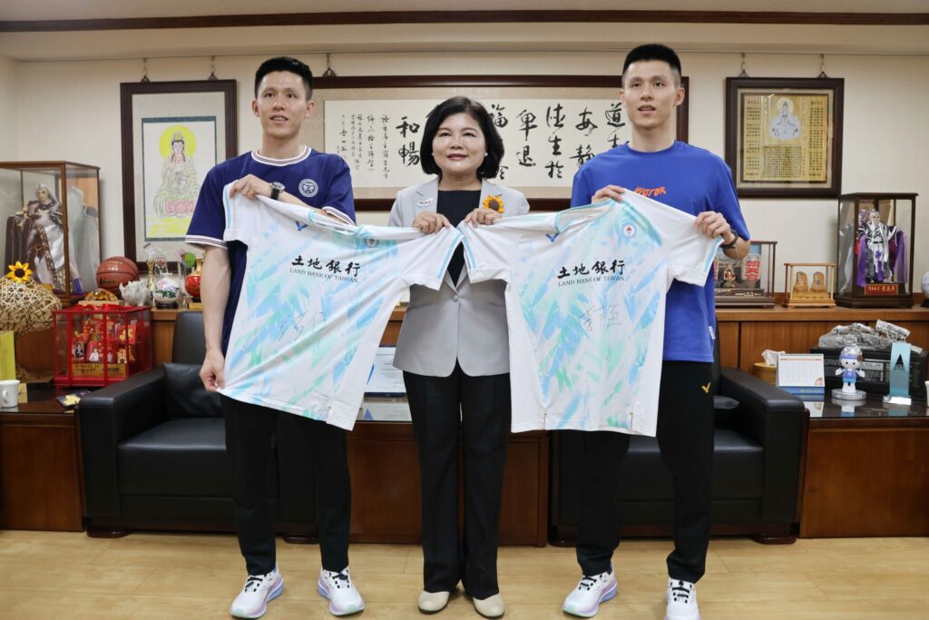 李芳任、李芳至勇奪「BWF超級300瑞士羽球公開賽」男雙冠軍