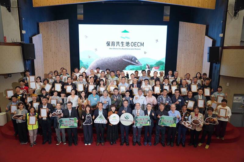【棲地復育、生態共榮、成效顯著】全國首屆保育共生地認證，《草鴞、水雉》躍上國際舞臺