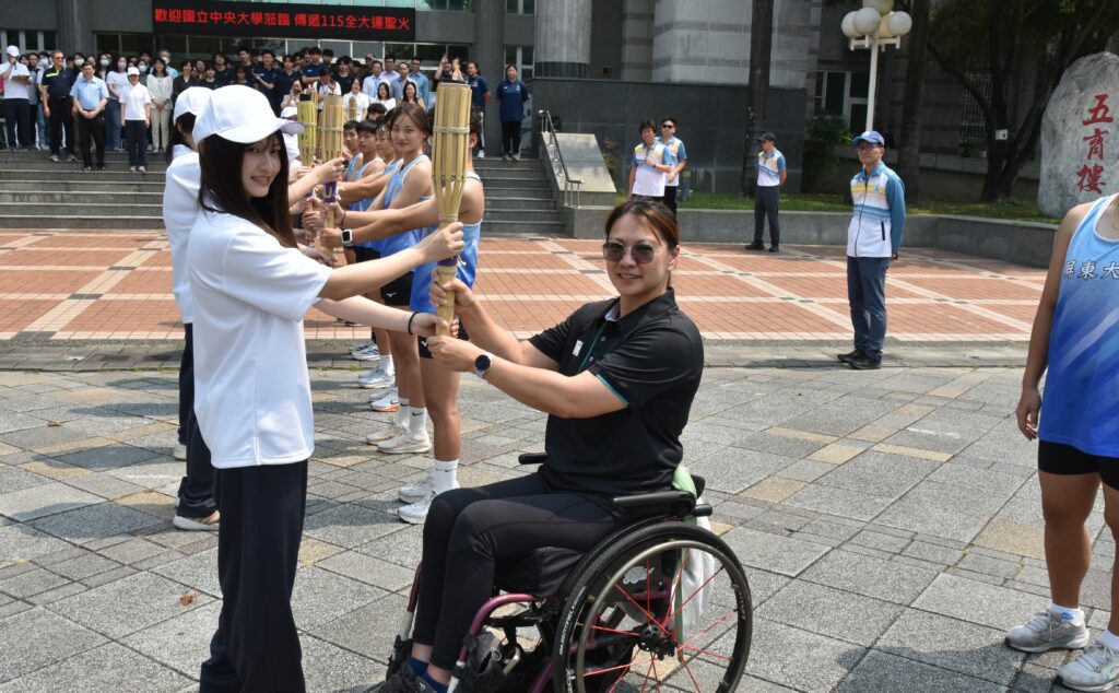 堅信自我勇闖世界　臺灣輪椅羽球球后楊伊宸同學榮登世界排名第一