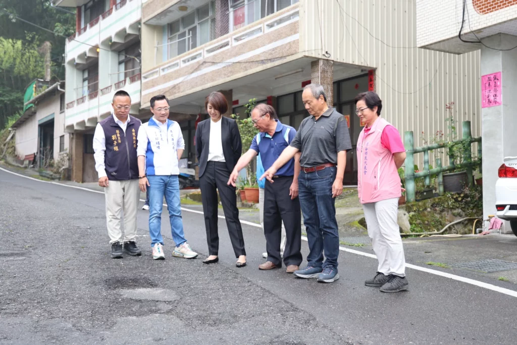 許縣長會勘鹿谷鄉8件農路、野溪護岸改善案　核定1,482萬7千元發包改善