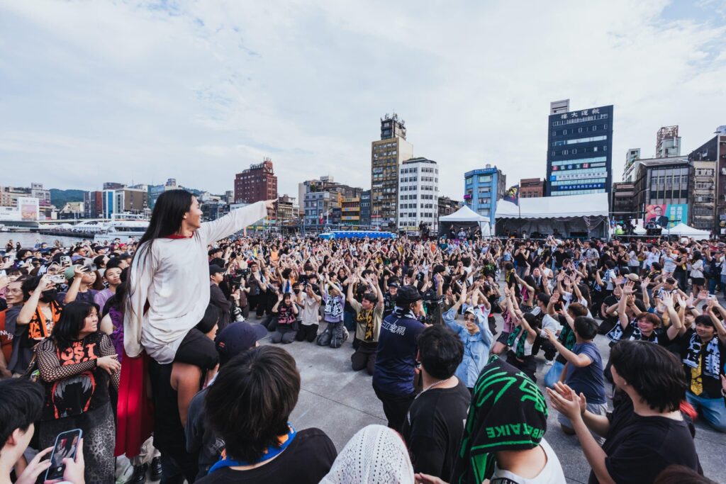 基隆港邊最Chill音樂祭　「愛嶼搖滾」掀聽團熱潮