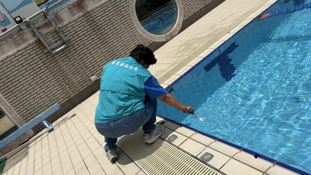 嘉縣稽查泳池水質衛生　健康把關戲水安心