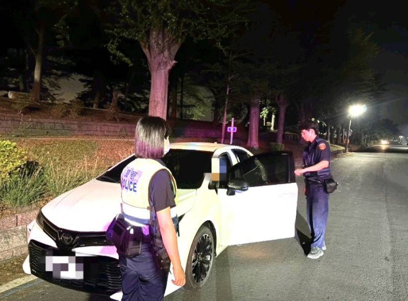 港灣新聞網 / 廟會人潮停車忘光！7旬翁急尋愛車　東港警地毯式搜尋成功找回