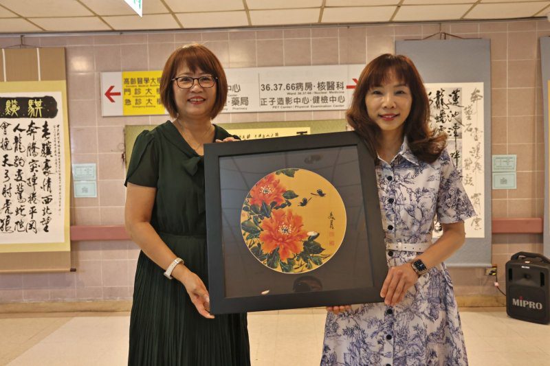 港灣新聞網 / 藝術走進醫院療癒人心！梁美月攜手張三鋒「墨情傳愛」溫暖高雄榮總