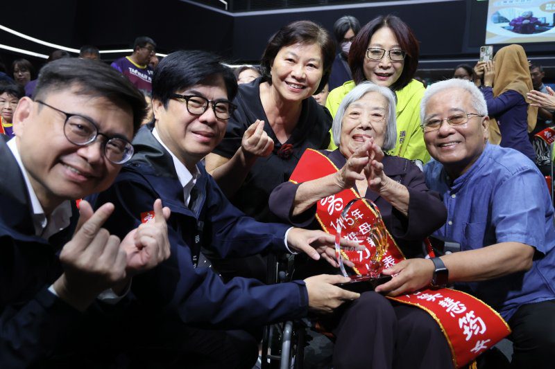 港灣新聞網 / 母親節最大禮！陳其邁宣布托育政策再升級　年底「區區有公托」全面到位