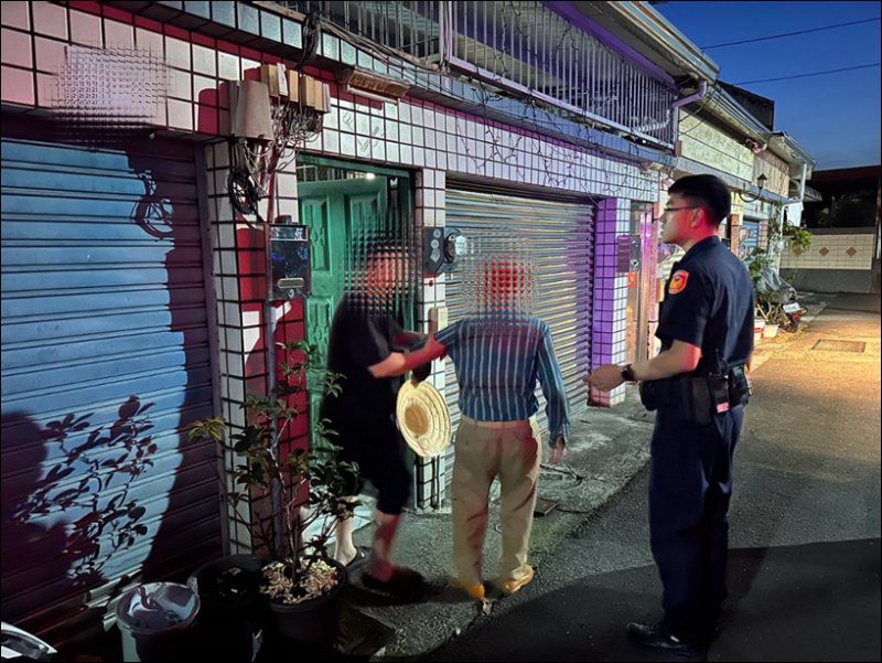 港灣新聞網 / 九旬老翁深夜迷途險象環生！內埔暖警即刻護送平安返家