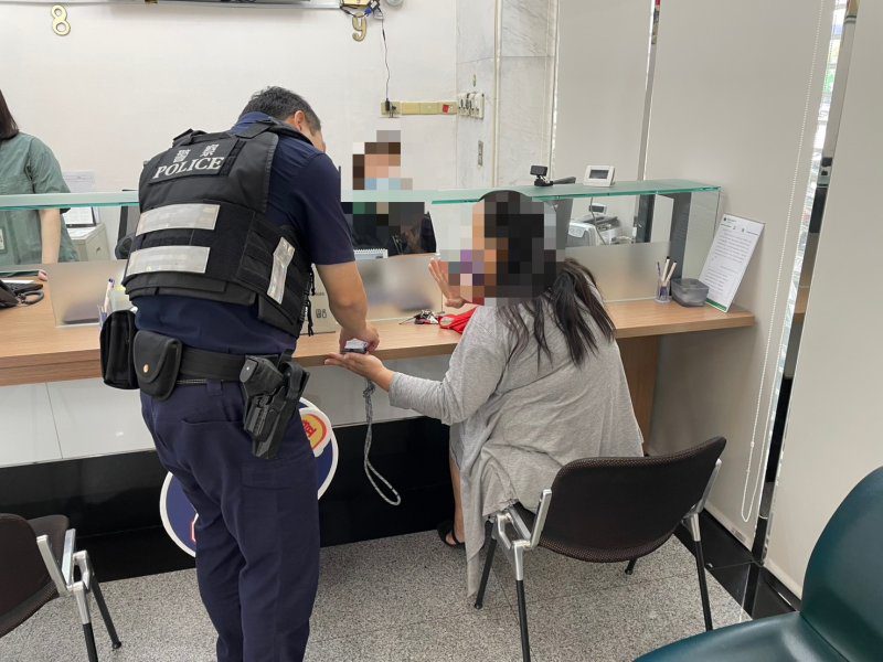 港灣新聞網 / 差點匯出123萬！假投資「未上市股票」詐騙　前鎮警即時攔阻
