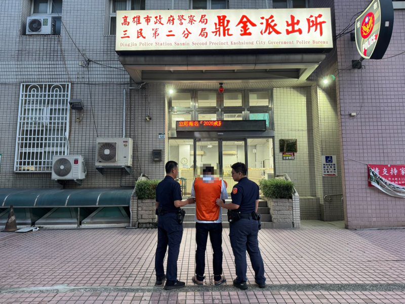 港灣新聞網 / 自撞分隔島竟牽出毒駕！高雄男藏毒路邊遭警查獲安毒、大麻與菸彈