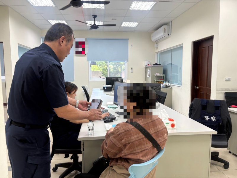 港灣新聞網 / 母親急奔派出所哭求救子！內埔警跨國聯繫外交部協助滯留柬埔寨男子返台