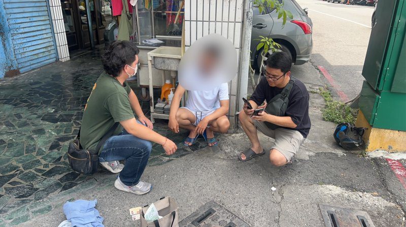 港灣新聞網 / 「穩賺不賠」又是詐騙！小港警埋伏逮車手、監控手 成功瓦解投資詐團
