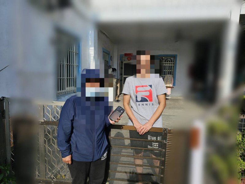 港灣新聞網 / 手機靜音找不到急壞失主！東港警靠定位神救援　順利尋回遺失手機