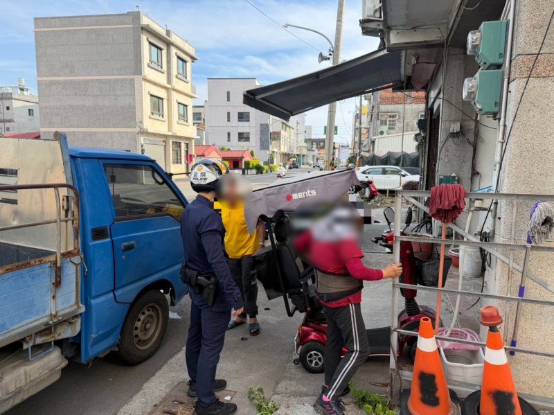 港灣新聞網 / 8旬婦凌晨騎電輔車迷航　岡山警兩天神救援「人平安、車也找回」